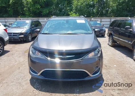 2017 Chrysler Pacifica Touring-L z USA, uszkodzony, nr VIN 2C4RC1BG1HR711870